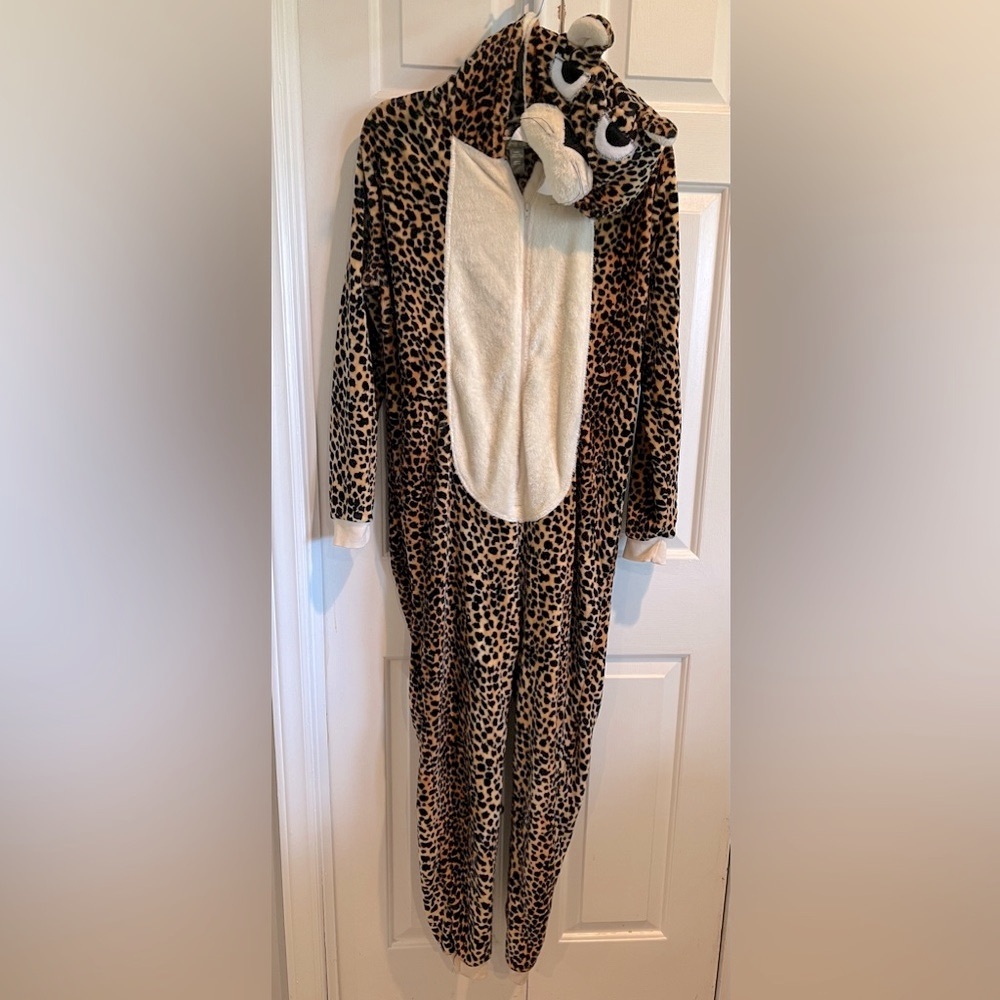 1️⃣ Pc. Leopard Print Adult Size Onesie Pajamas with a Tail & 🐆 Face on the Hood